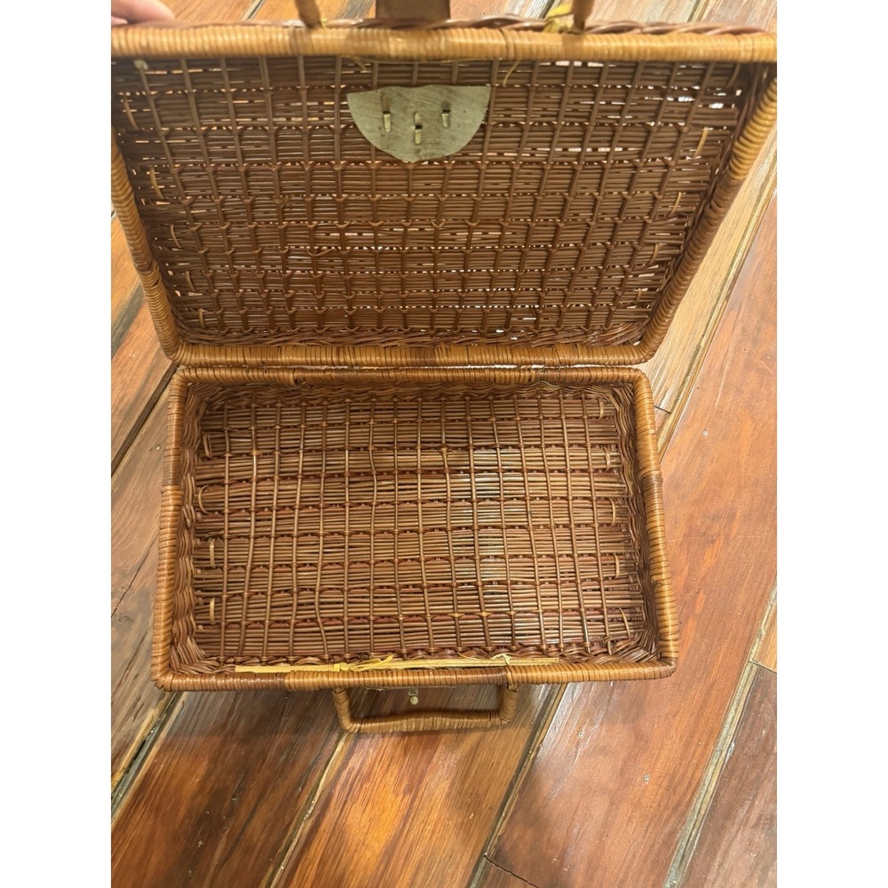 Vintage Style Wicker Picnic Basket Brown Lidded Storage Basket Carry Handle - Picture 5 of 6